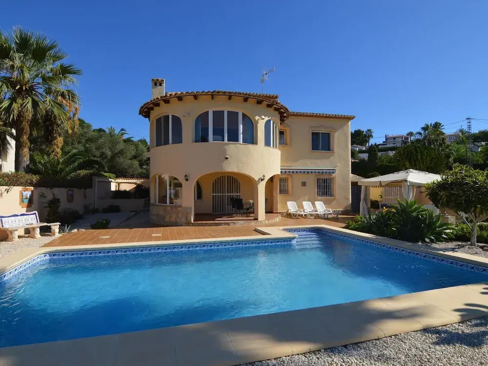 Spacious Villa in El Baladrar with Swimming Pool