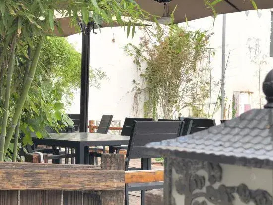 Shanghai Jingxin Guiwo Hotel (Luodian Ancient Town Baoshan Temple Branch)