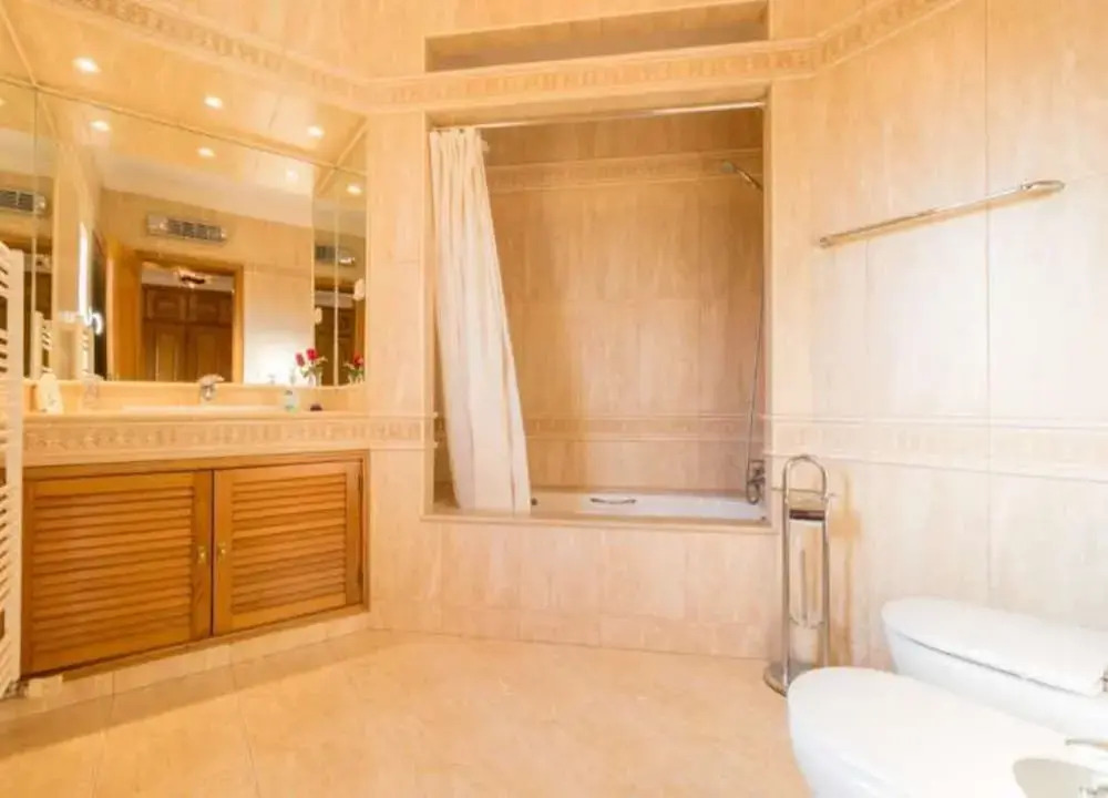 Villa - 4 Bedrooms with Pool and WiFi - 102546