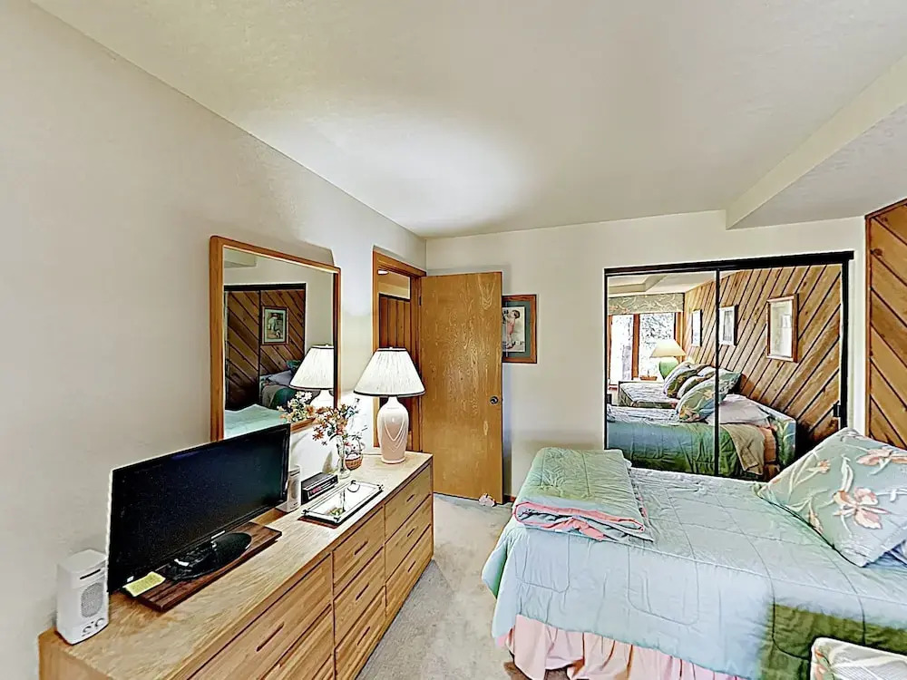 New Listing! Deer Valley Townhome W/ Hot Tub, Pool 3 Bedroom Townhouse