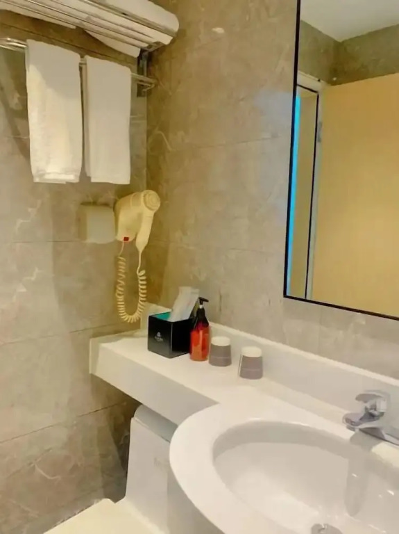YESTE Hotel (Shenzhen Nanshan Qianhai Daxin subway station)