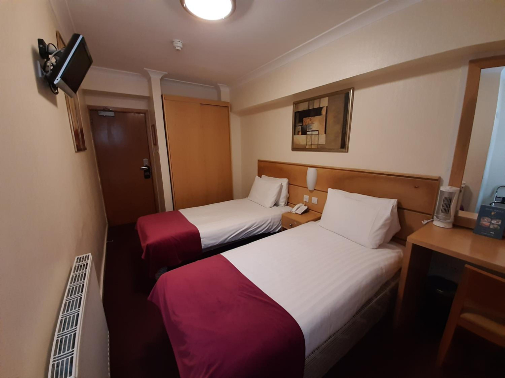 Americana Hotel