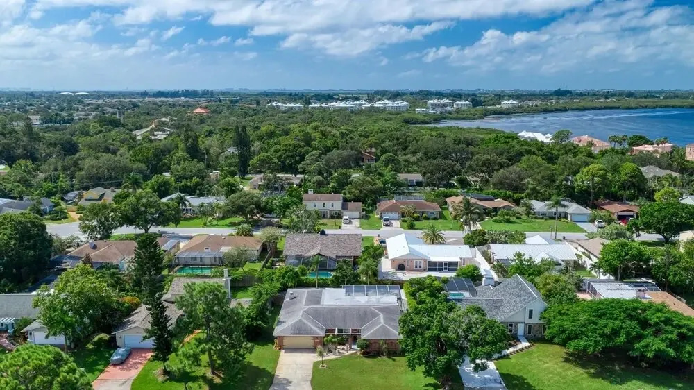 Montauks Point 5 Bedroom Pool Home Minutes away from local Beaches 5 Home by RedAwning