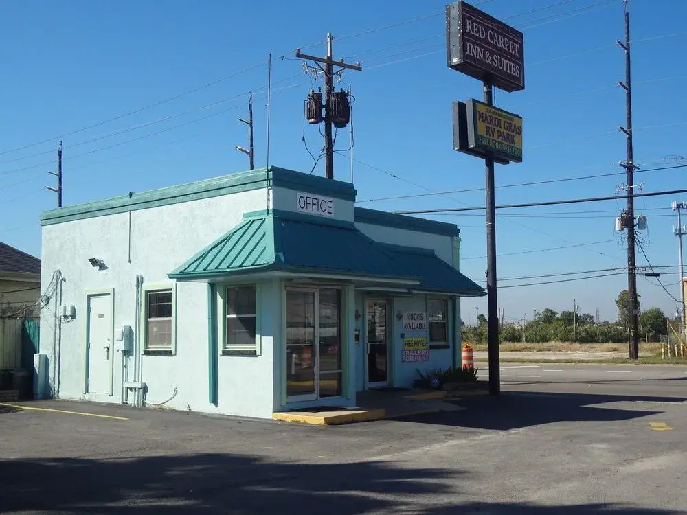 Nola Inn & Suites