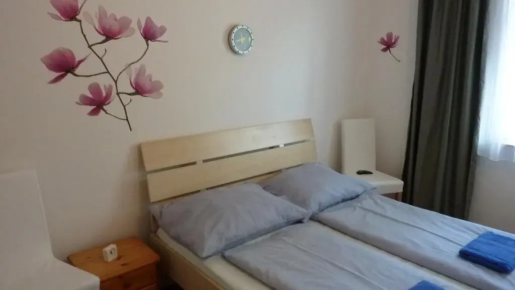 Plaza Rooms