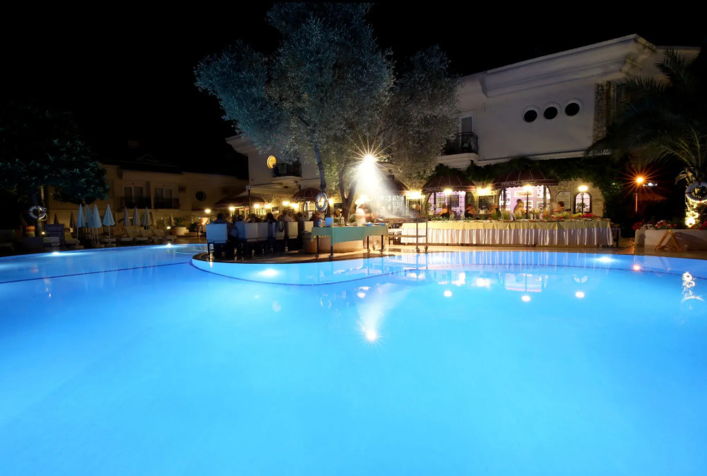 Pinehill Hotel & Suites