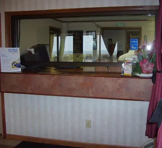Budgetel Inn & Suites