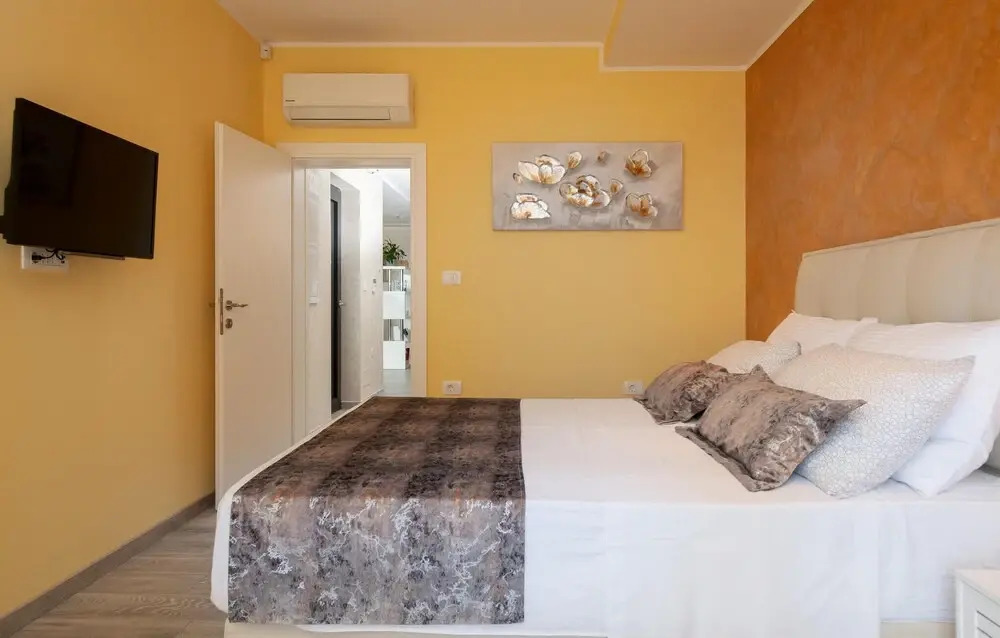 Nice Home in Medulin with Outdoor Swimming Pool, Hot Tub & 4 Bedrooms