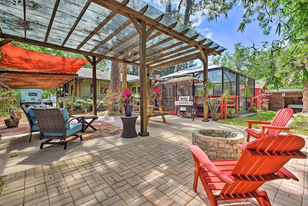 Oasis w/ 2 Stand-alone Casitas & Outdoor Bath