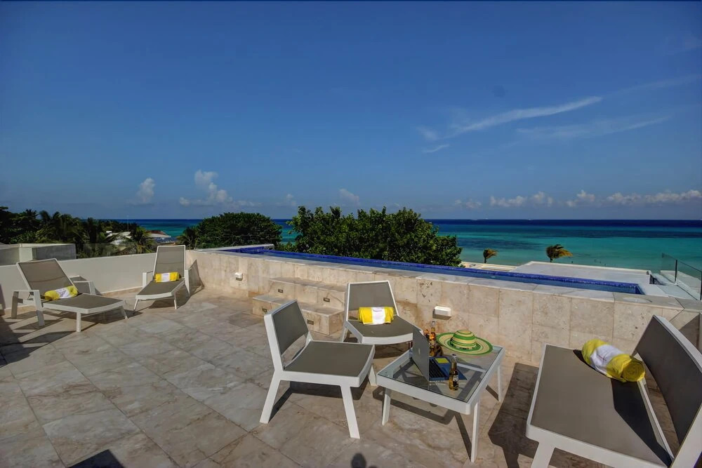Wonderful 6 Bedroom villa 5 steps to the Best Beach in Playacar