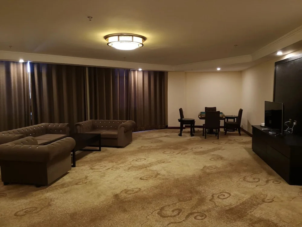 Yanlong Hongshun Hotel