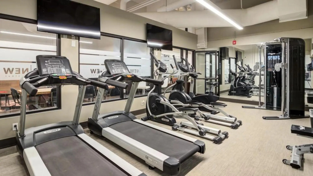 Loft Style Apt with Fast Wifi and Gym!
