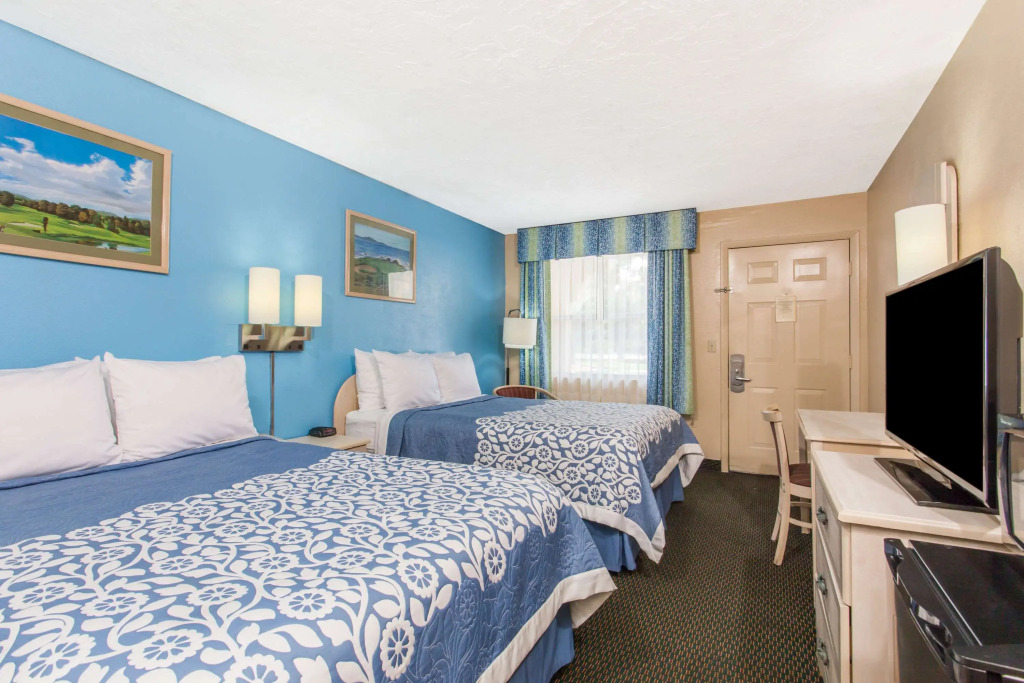 Days Inn by Wyndham Bradenton I-75