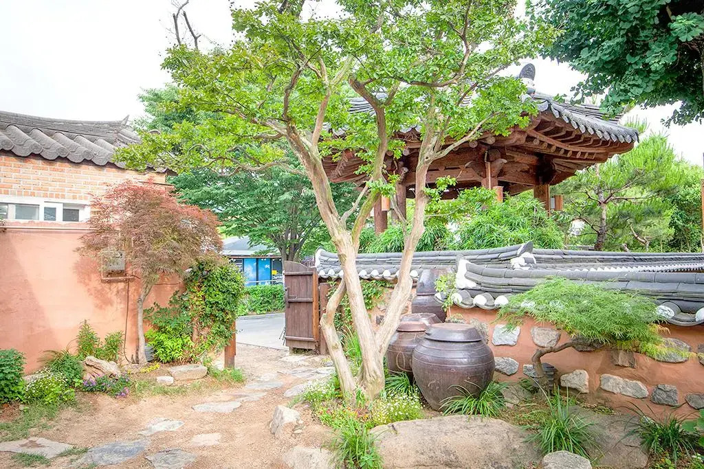 Jeonju Omokheon Hanok Stay