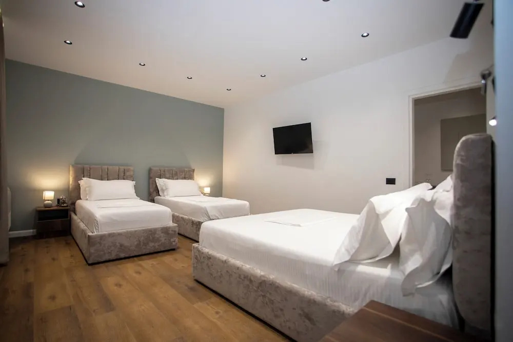 Villa Klaus Center Hotel