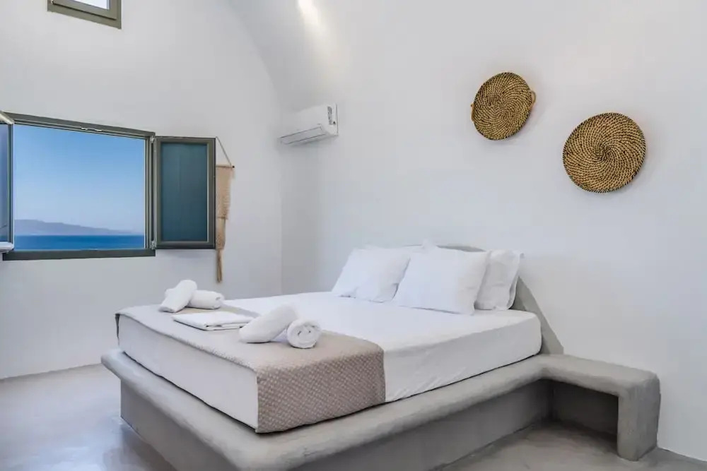 Amethyst Luxury Suites - Oia Junior Suite