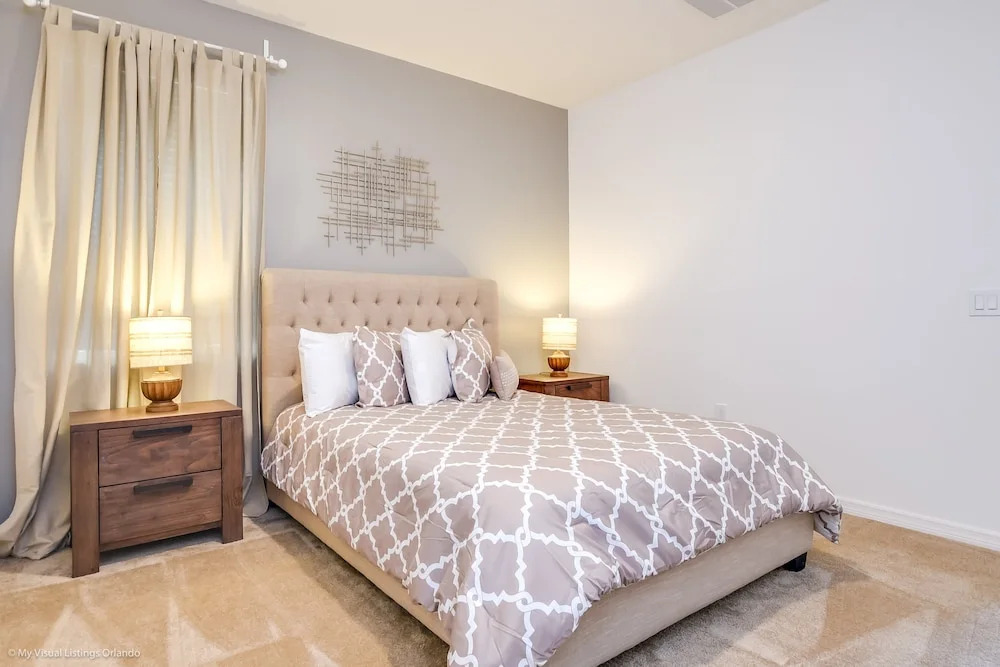 14 Bdrm 11 BA Sleeps 30