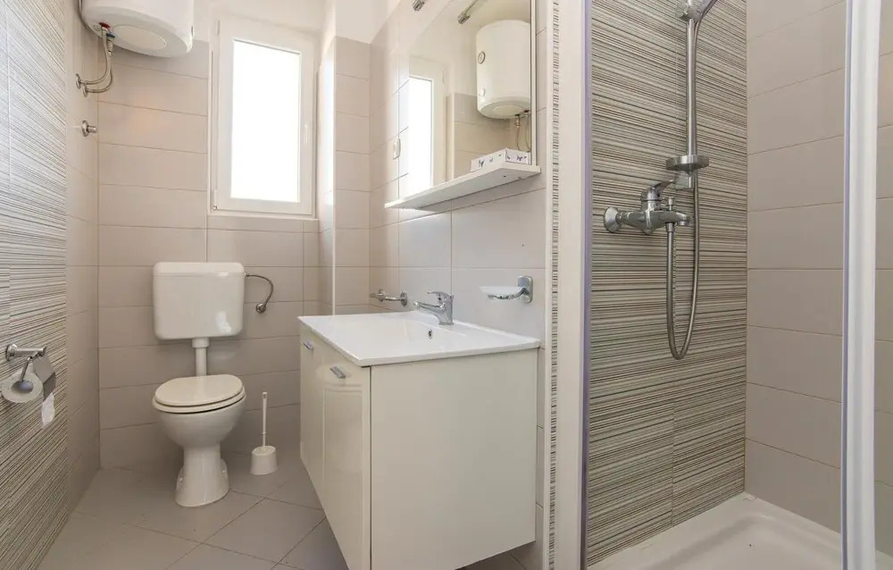 Amazing Apartment in Pakostane With 4 Bedrooms and Wifi