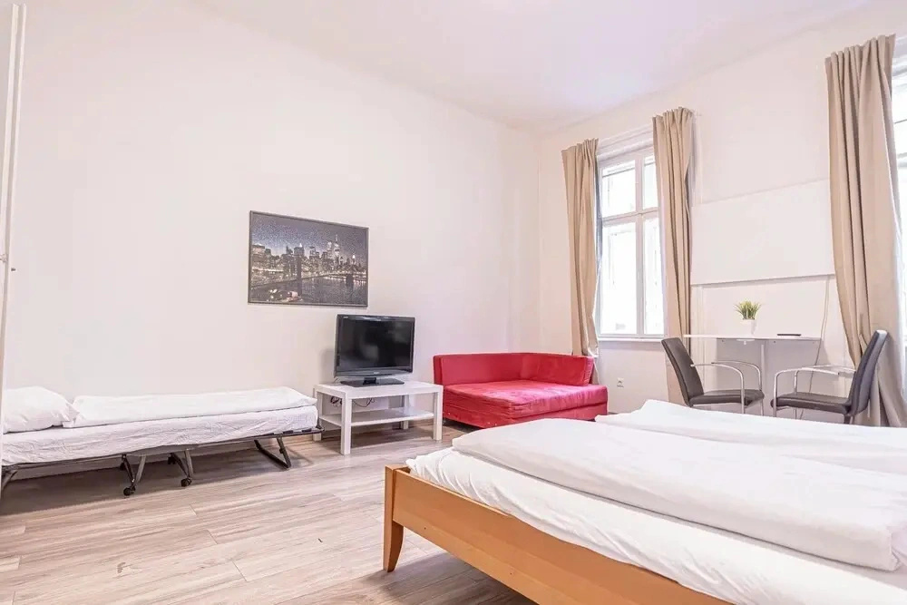 Comfortable 1BR Near Belvedere Palace