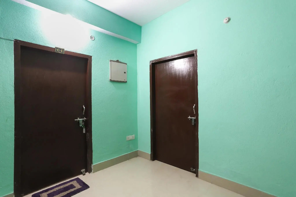 OYO 48553 Awadh Fort