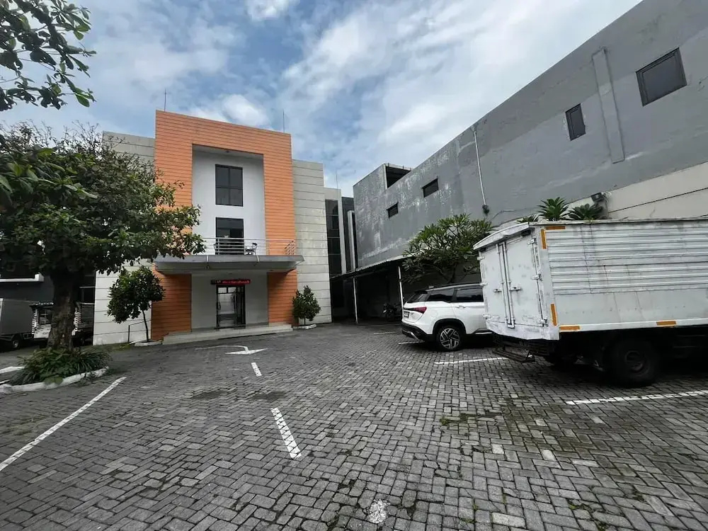 OYO 94442 Jebres Inn