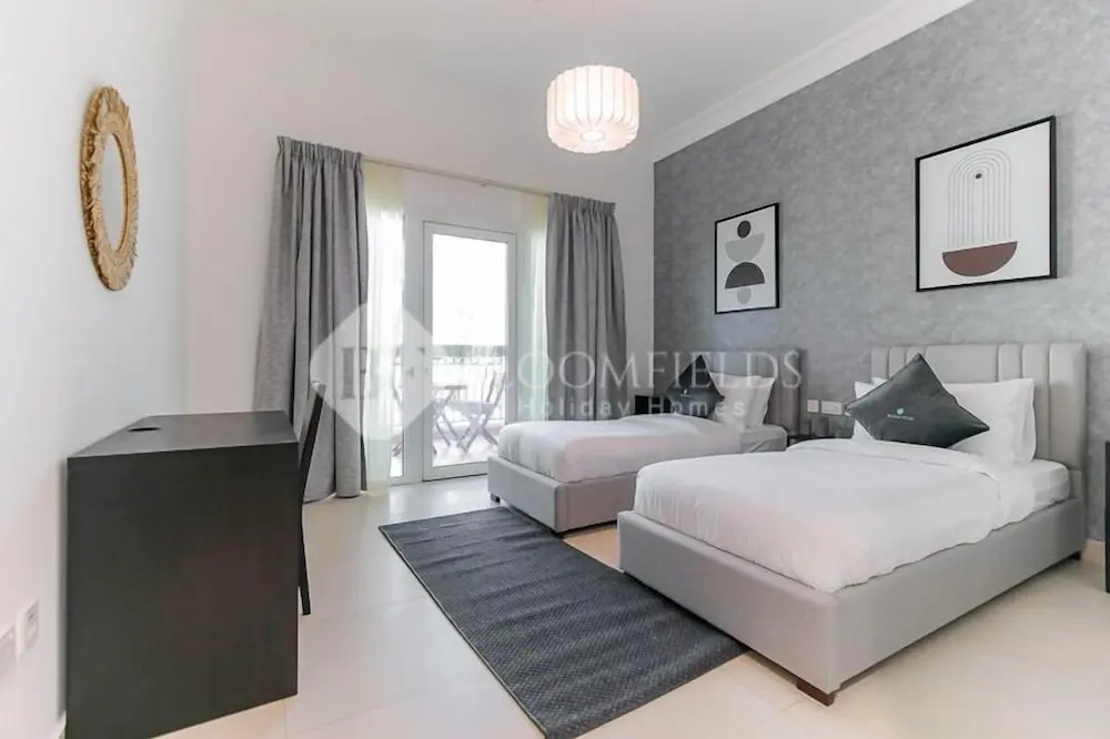 Golf course view, stylish 2BR