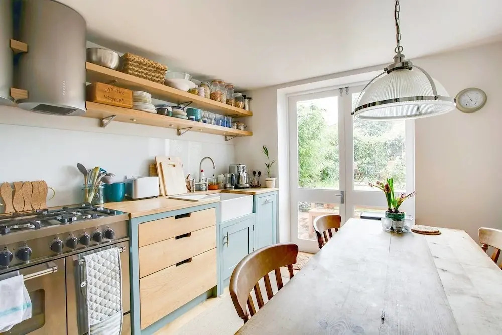 Beautiful 2 BED Garden Apartment