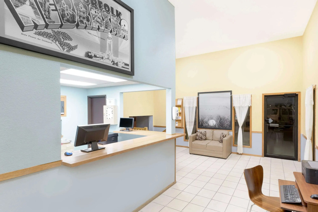 Super 8 by Wyndham Norfolk