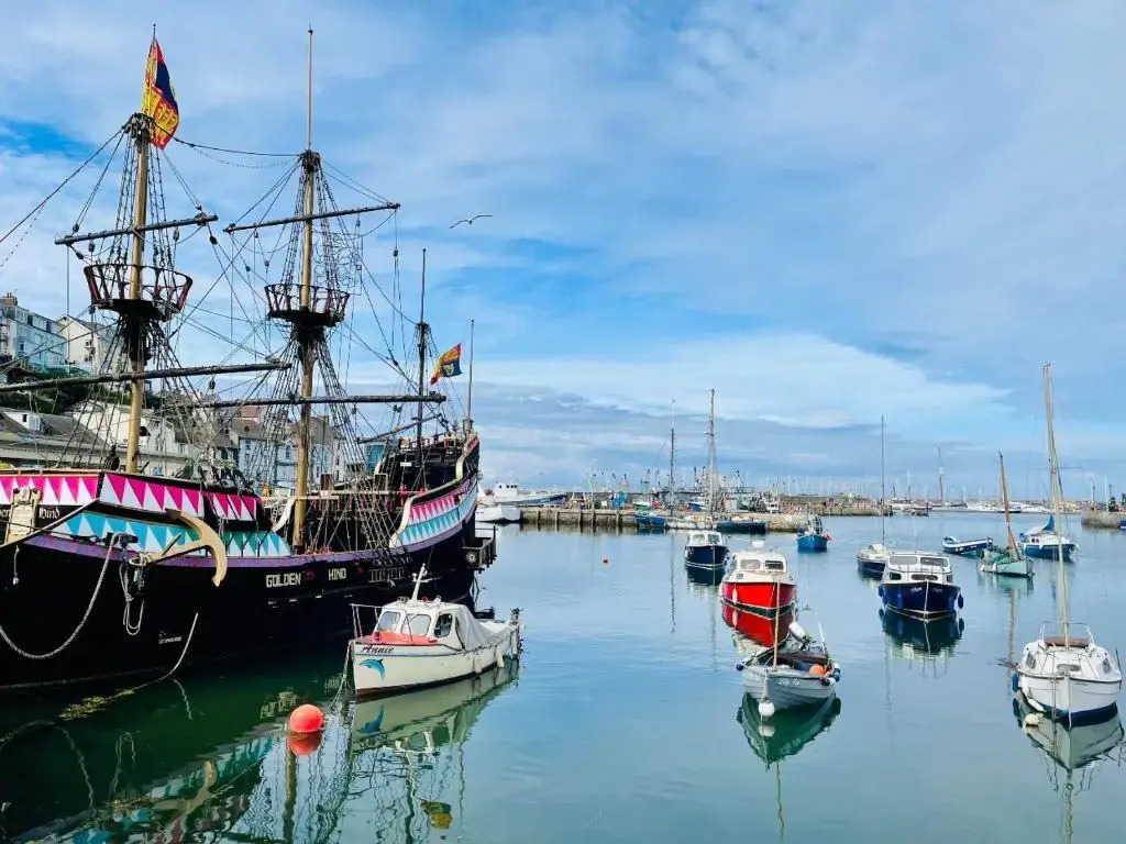 Captains Rest - 2 bedroom apartment in the heart of Brixham