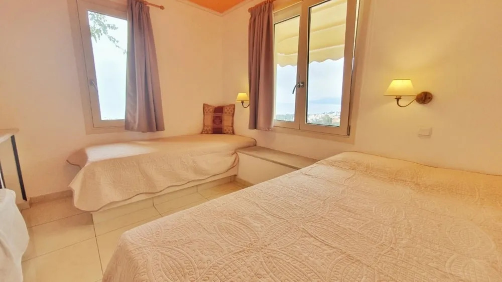 One Private Studio with stunning full sea view, shared pool and Ac