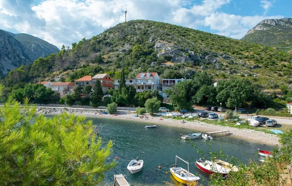Beautiful Home in Trstenik With Wifi and 2 Bedrooms