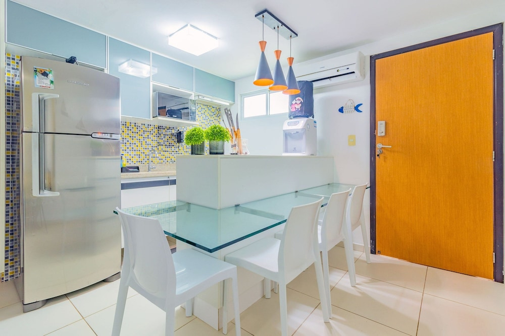 Porto Plaza #210 - Triple Flat by Carpediem