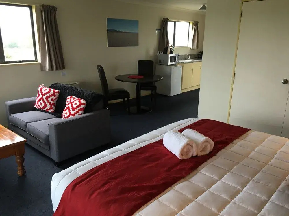 Haast River Top 10 Holiday Park