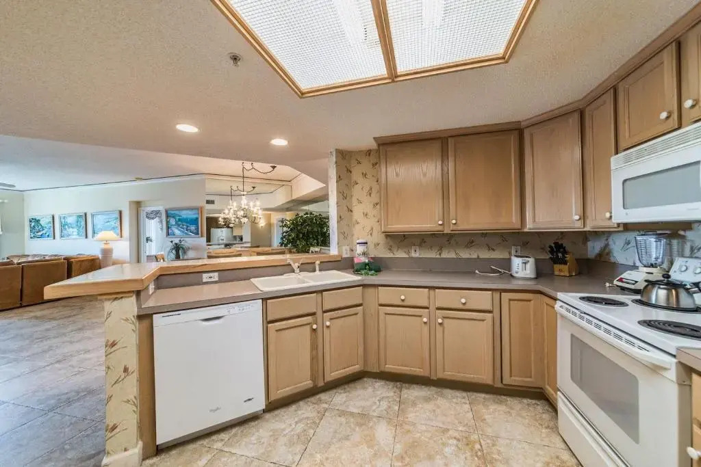 Hampton 6107, 2 Bedroom, Sleeps 6, Large Pool, Oceanfront View