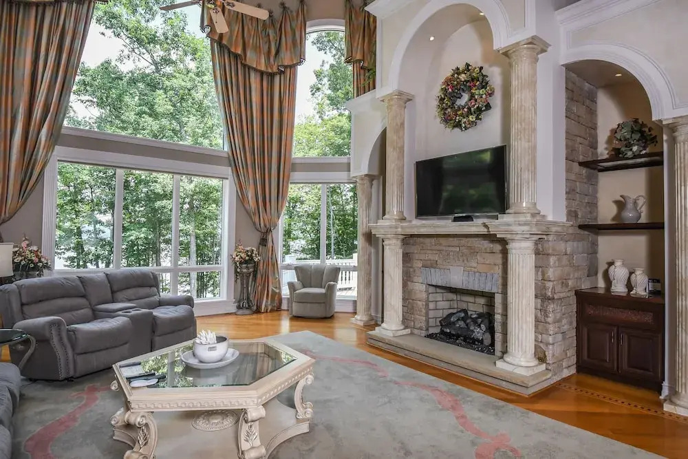 Preston on the Lake 5 Bedroom House