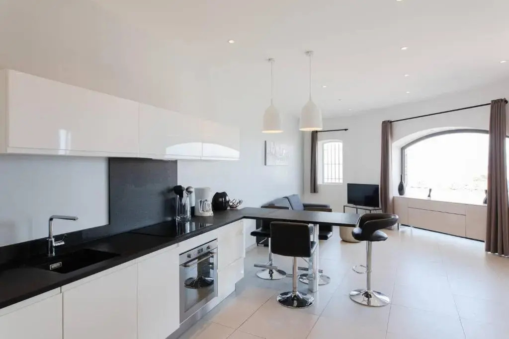 appartement 4 personnes vue mer remparts Antibes
