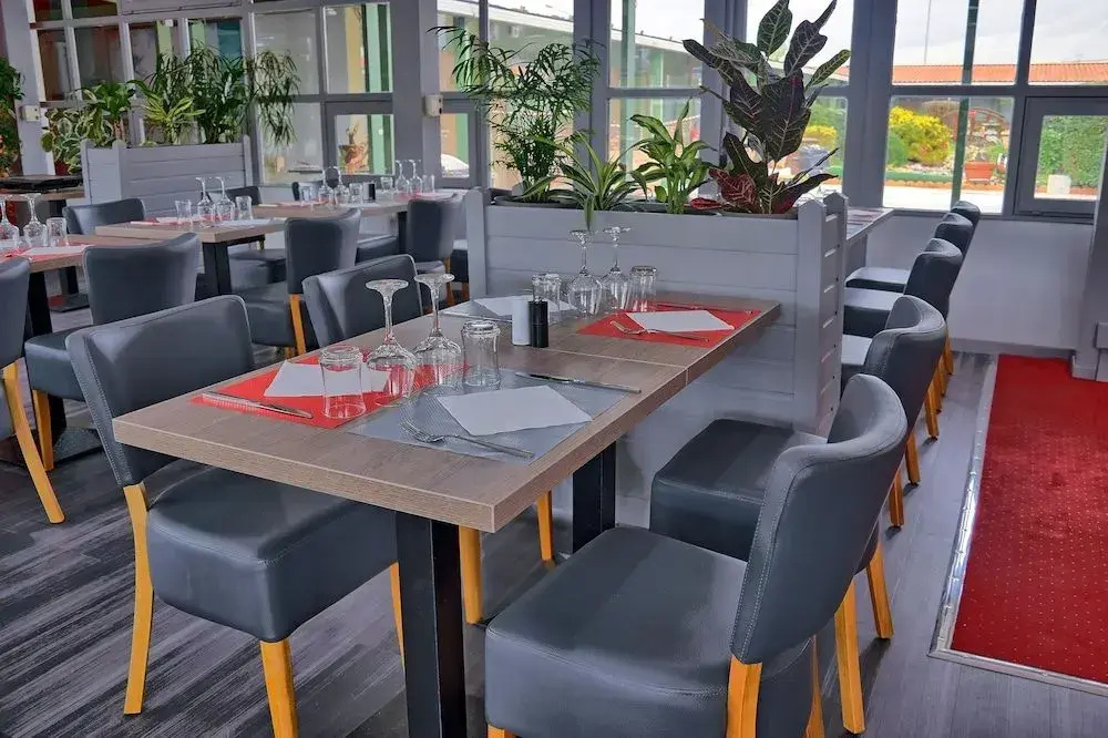 Hotel Restaurant Les Jardins DEpône