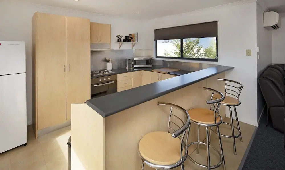 Silvertrees 5 - Central 3BR Townhouse l Lake Views l Spa l BBQ l WiFi