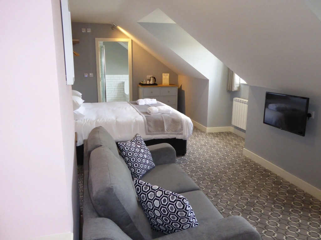 rooms@73