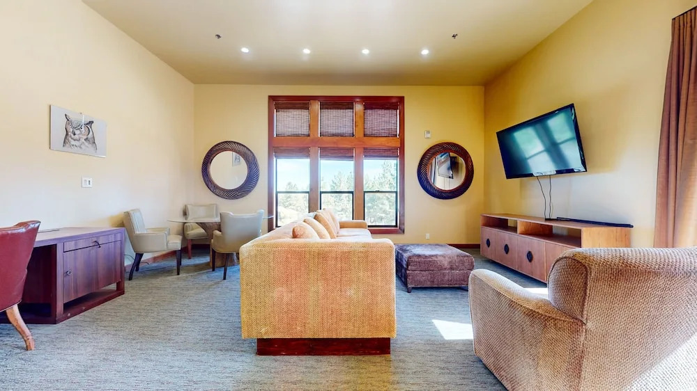 Gorgeous Condo at Obsidian Clubhouse Downstairs