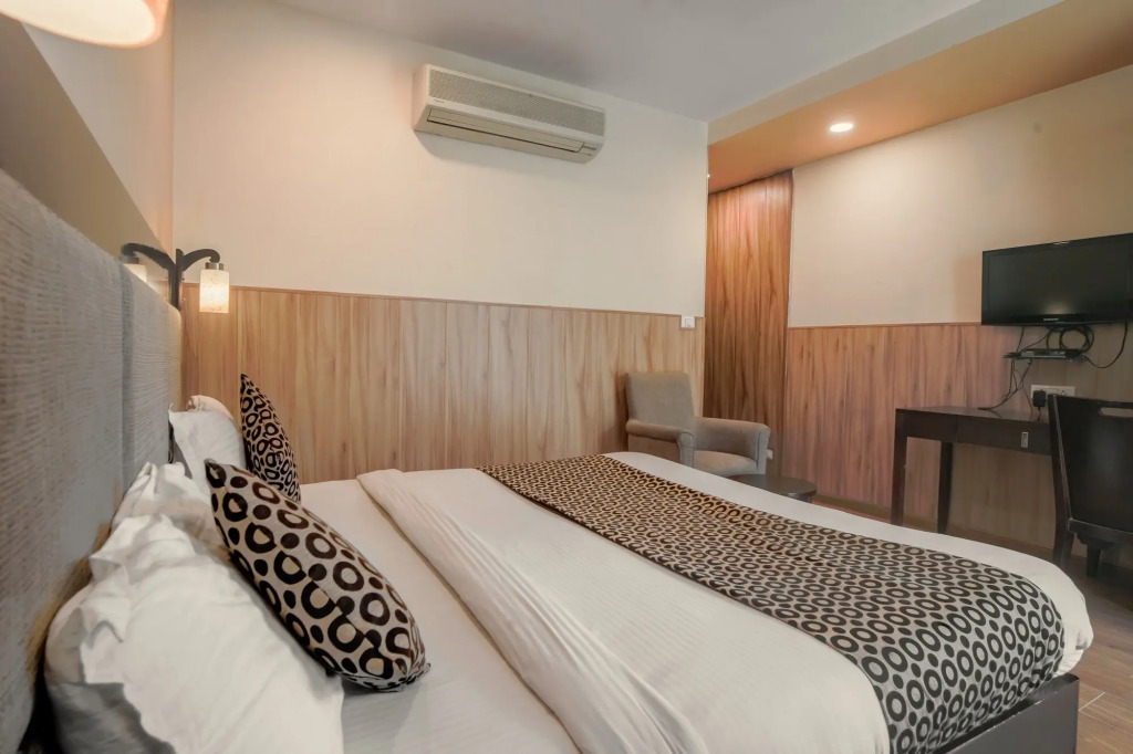 Royal Palm - Hotel Near Udaipur Railway Station