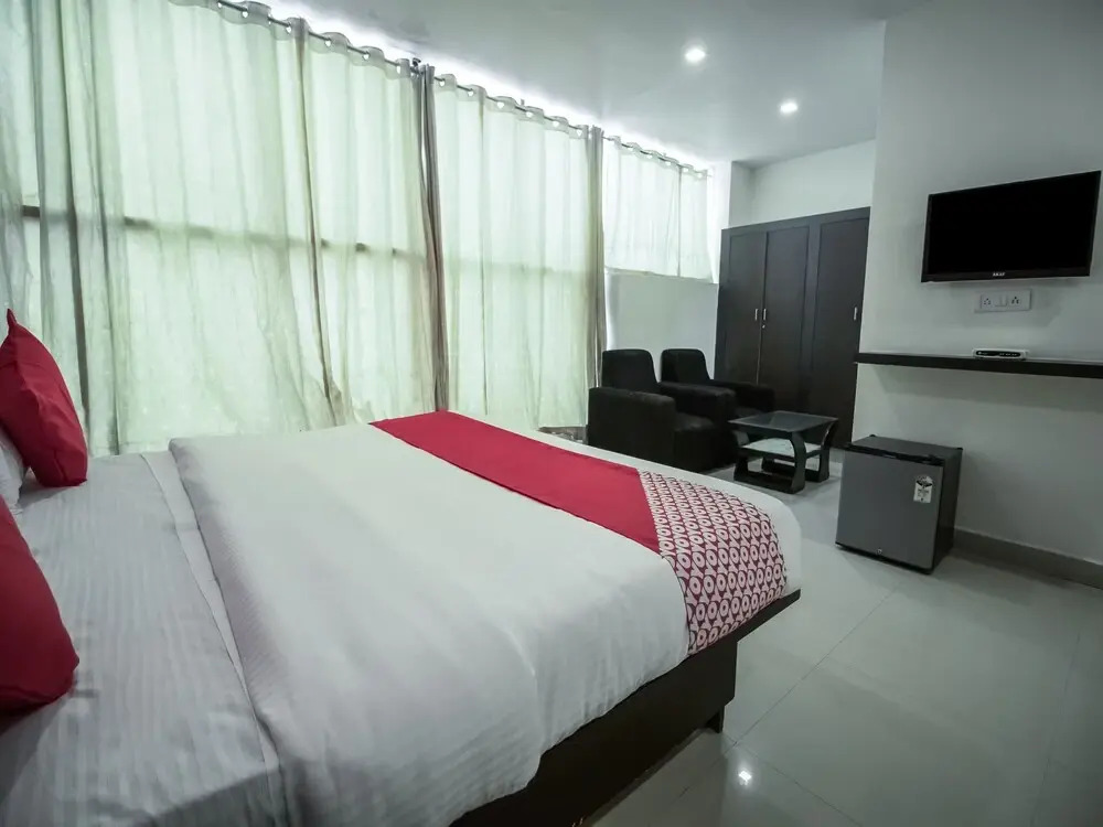 OYO 11966 Grand Euro Park Hotel