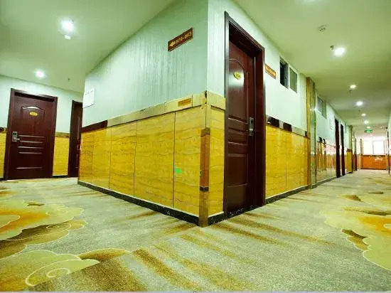 Zhengzhou Yaxin Hotel (Leshang Plaza)