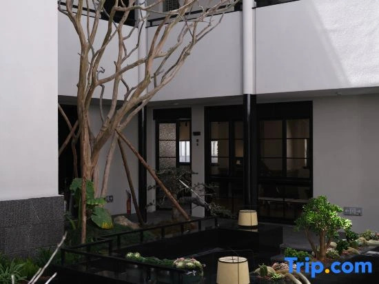 Lanxue   shiny Shanshan Chilai · Snow Mountain View Resort