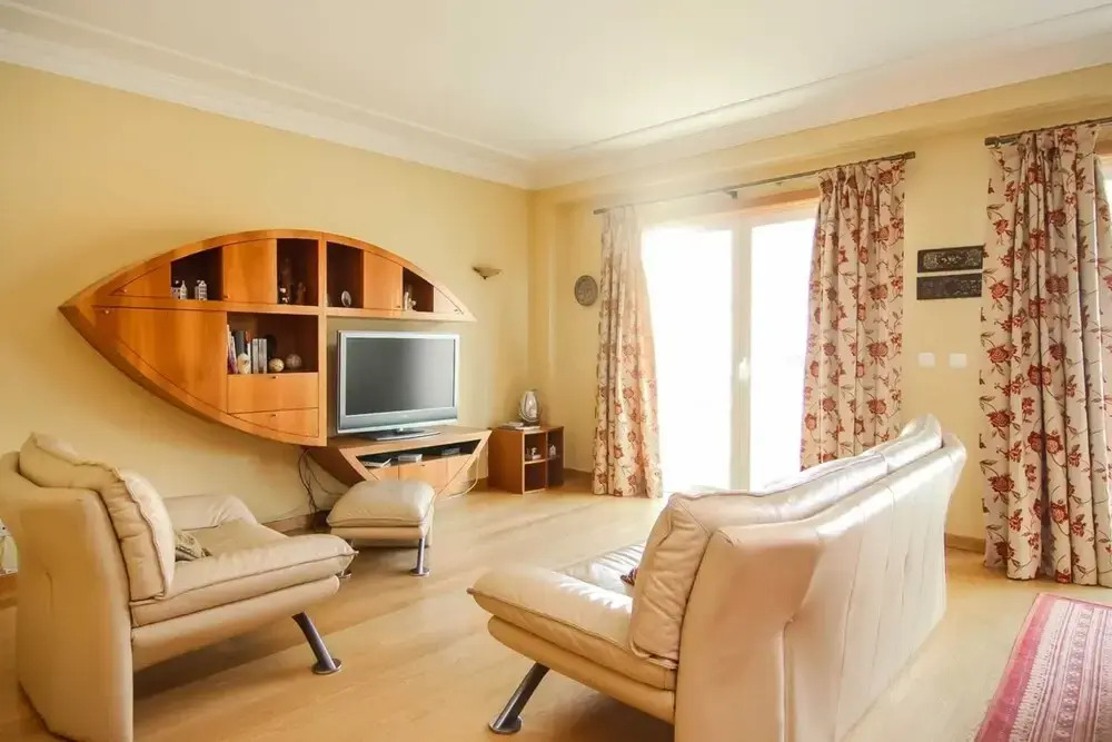 3 Bedroom Apartment by the Sea with Balcony