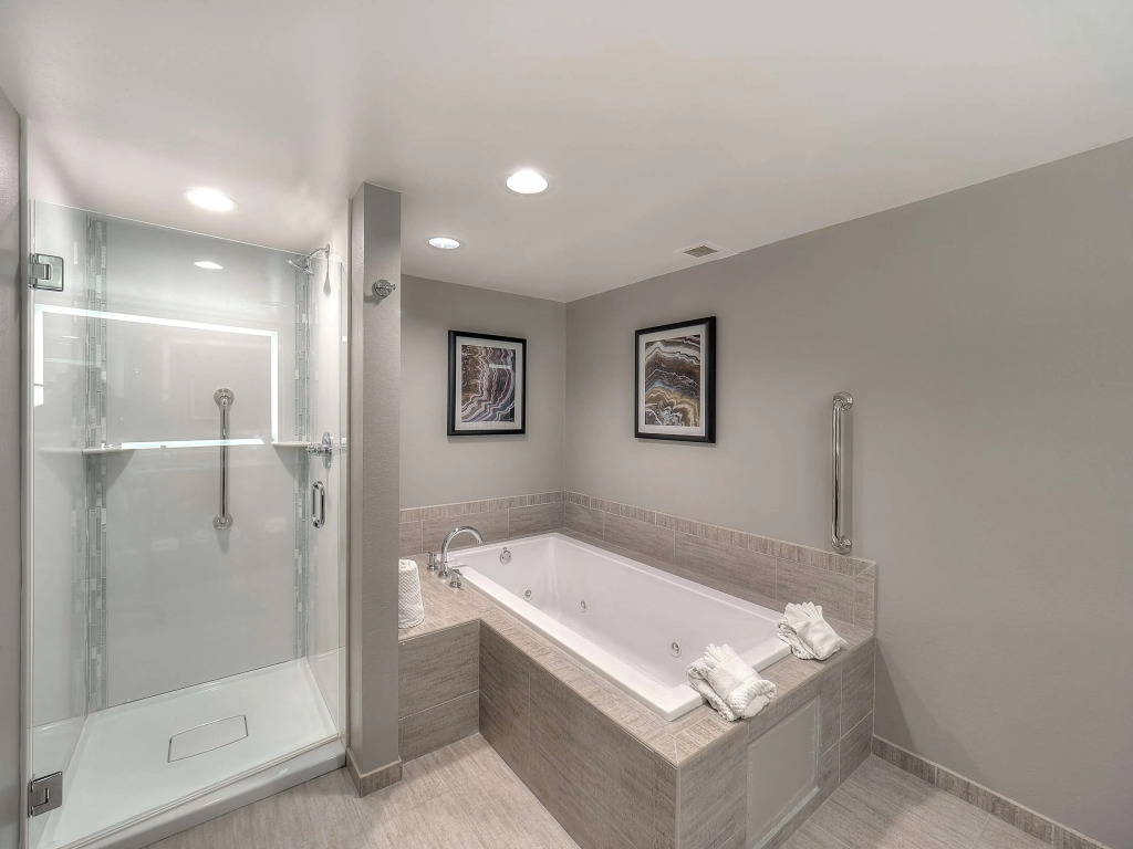 DoubleTree by Hilton Bloomington