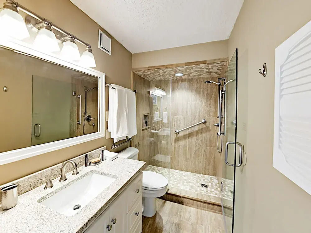 Resort-Style Unit 1113 - 2 Br Condo