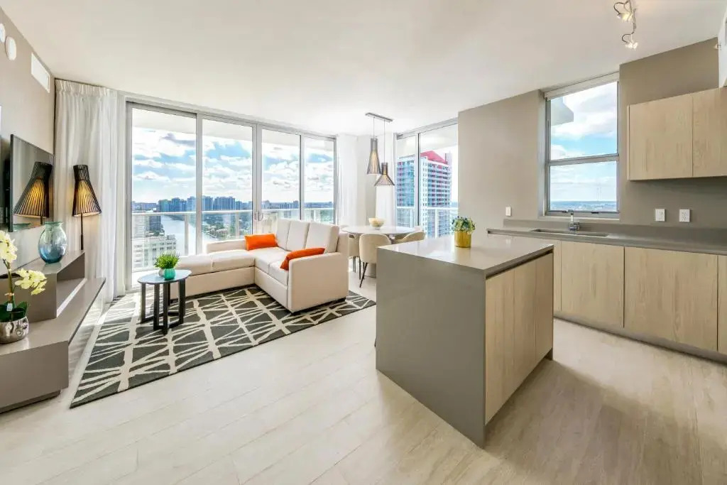 New2019 SW CornerSuite with WaterViews 9th Floor