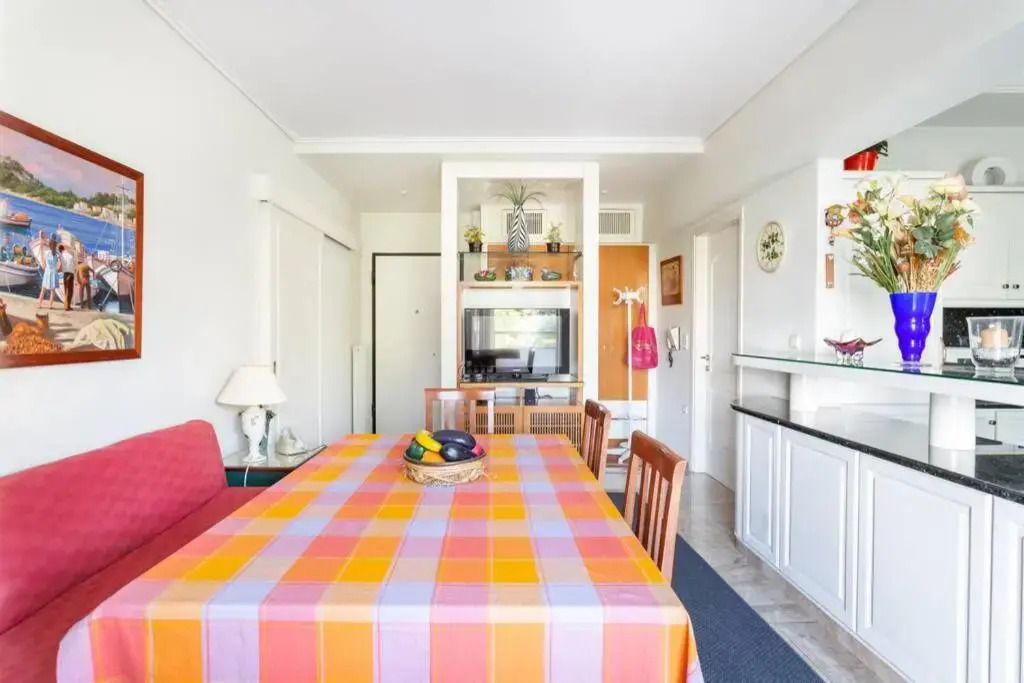 Two Bedroom Apartment Near Alimos Marina !