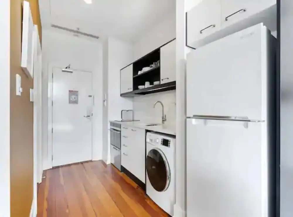 Lovely Bright Apt w/ Pool and Gym by Zodiak Stays